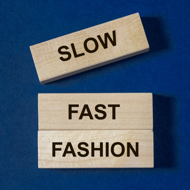 بين الموضة السريعة والموضة المستدامة أي صناعة تفضلين؟!