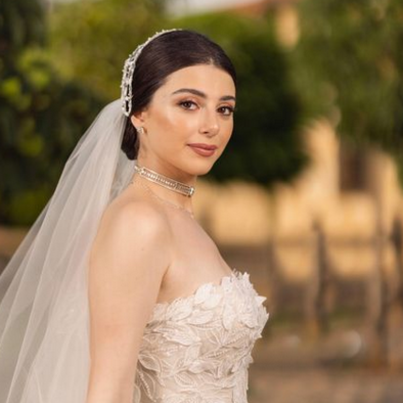 إطلالة ماريتا الحلاني يوم زفافها
