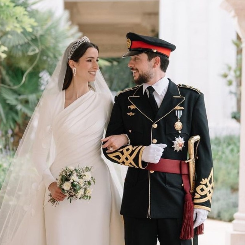 أمراء تزوجوا من نساء يكبرنهم في العمر أحدثهم ولي العهد الأردني.. تعرفوا عليهم