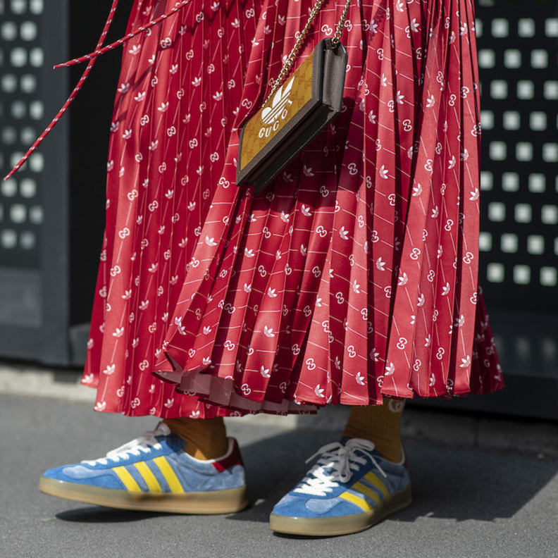 الأحذية الرياضية تثبت أن الراحة والأناقة يسيران جنباً إلى جنب