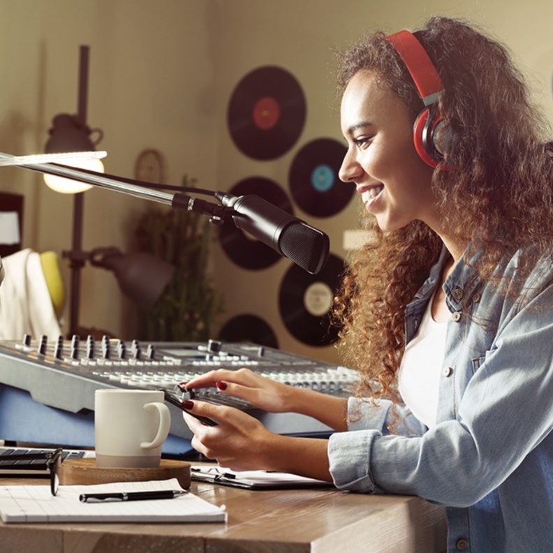 التقديم الإذاعي