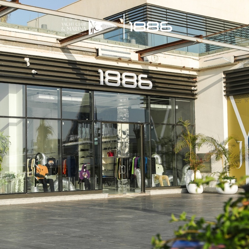 تجربة تسوق فاخرة في 7 من أرقى المتاجر والعلامات التجارية في نادي جدة لليخوت