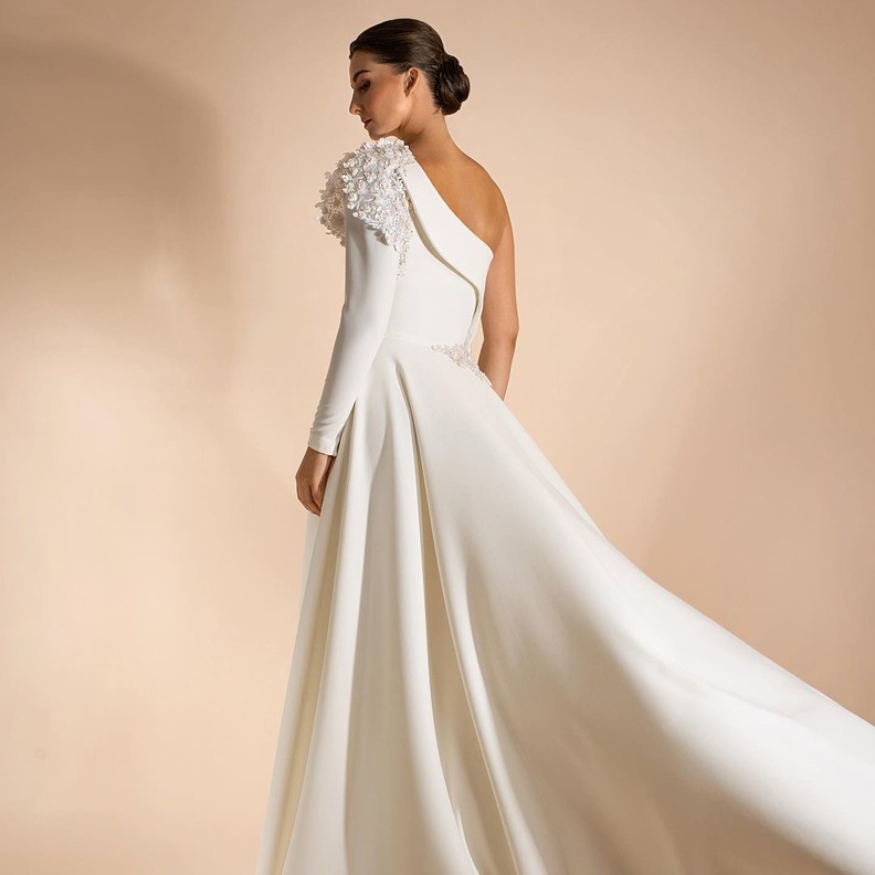 من تصاميم علامة Adnan Akbar