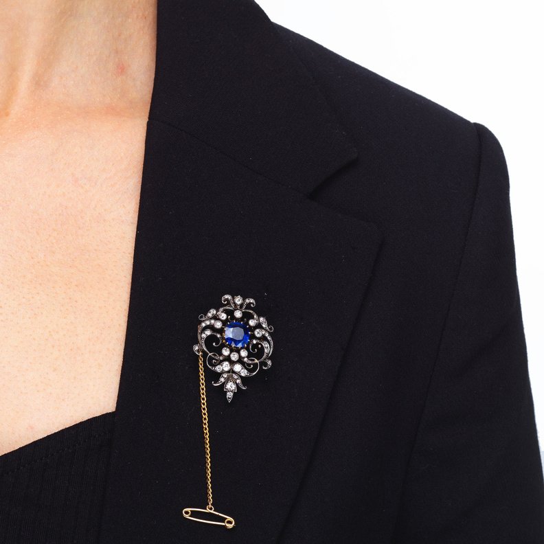 مزاد بونهامز Knightsbridge Jewels يقدم أروع المجوهرات الكلاسيكية الراقية