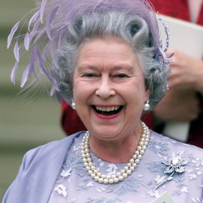 بروشات فاخرة تألقت بها الملكة إليزابيث Queen Elizabeth II في أكثر من مناسبة