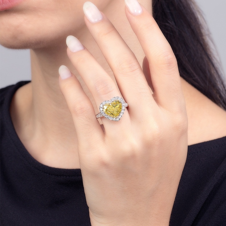 تألقي بالفخامة في سهرات الصيف مع مجوهرات مزاد فيليبس Jewels Online