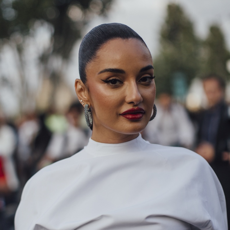 صيحات جمالية جديدة لخريف 2023 من أسبوع الهوت كوتور في باريس