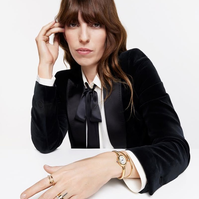 المغنية الفرنسية Lou Doillon الوجه الإعلاني الجديد لساعة Baignoire  