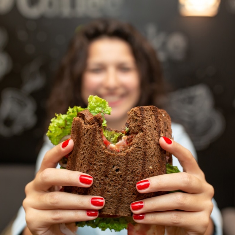 ساندوتش بنكهات مختلفة احصلي عليها الآن في دبي