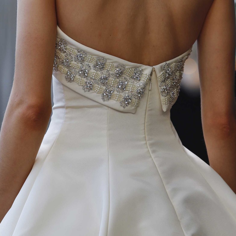 شراء فستان زفاف