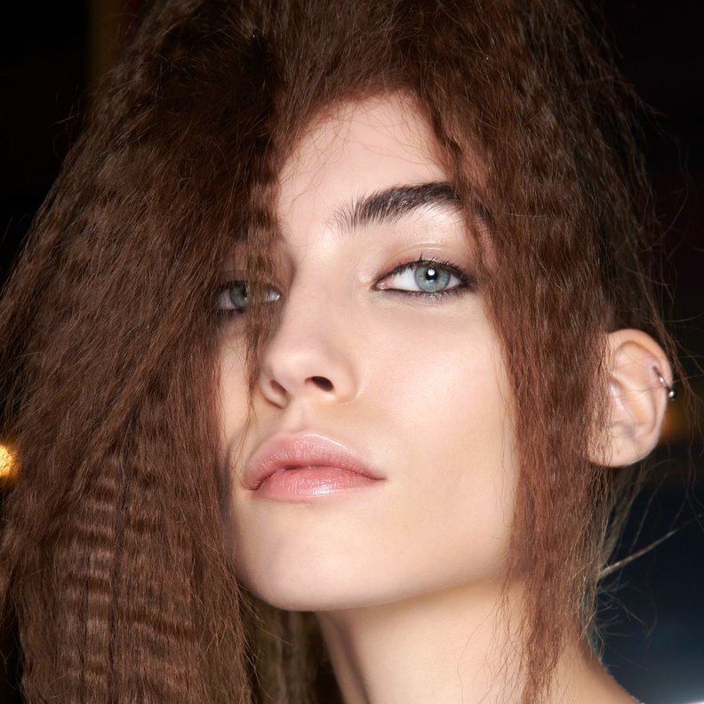 اخطاء يجب تجنبها خلال العناية بالشعر الكيرلي