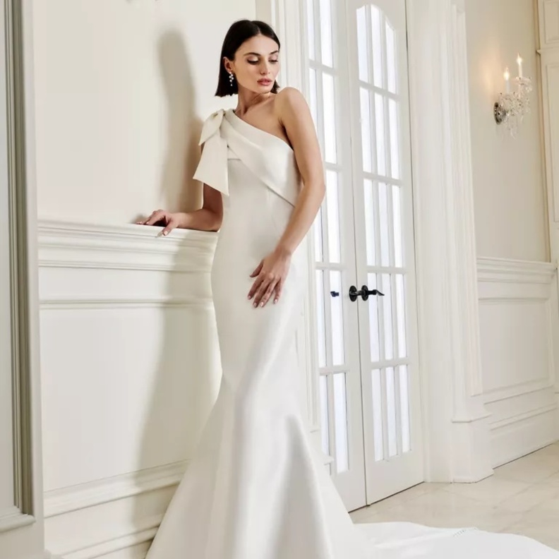 فساتين زفاف مع فيونكات@kellyfaetanini