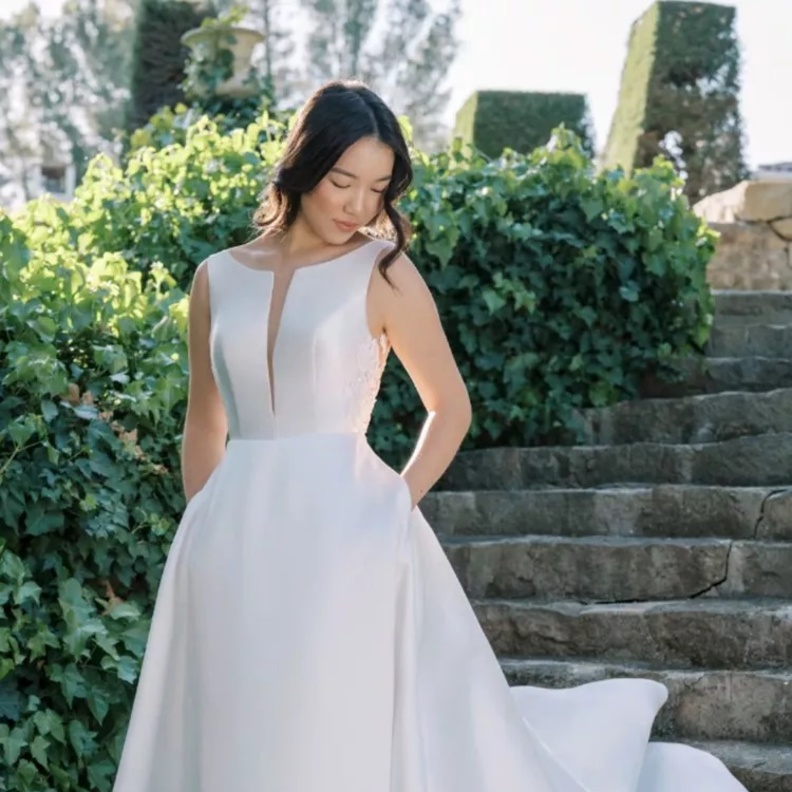 فساتين زفاف مع ياقة باتو@annebarge