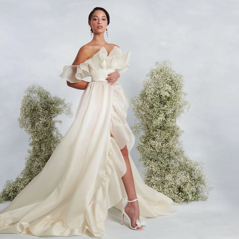 فساتين زفاف من الاورغانزا@odylynetheceremony