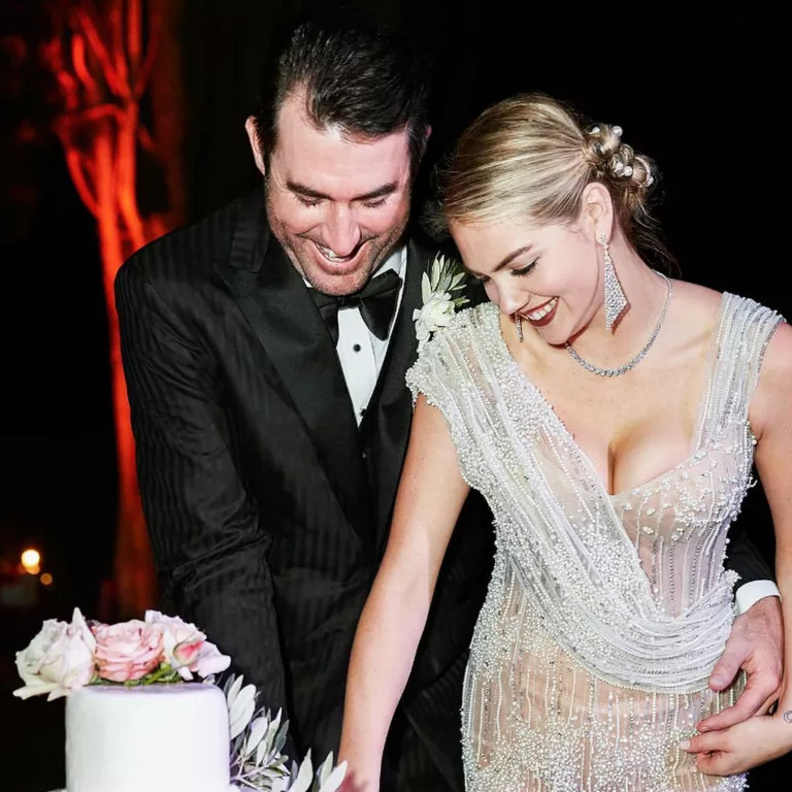 فستان حفل استقبال زفاف كيت ابتون Kate Upton