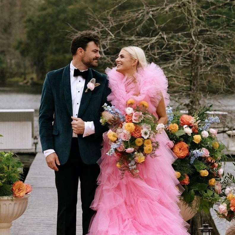 ثيم زفافمستوحى من فيلم باربي من الورود الى إطلالة العروس