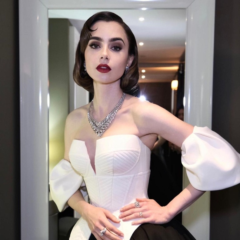كارتييه Cartier وليلى كولينز Lily Collins بطلة Emily in Paris.. قصة عشق لا تنتهي
