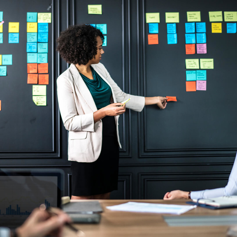 كيف تطورين مجموعة مهاراتك لتعزيز حياتك المهنية؟