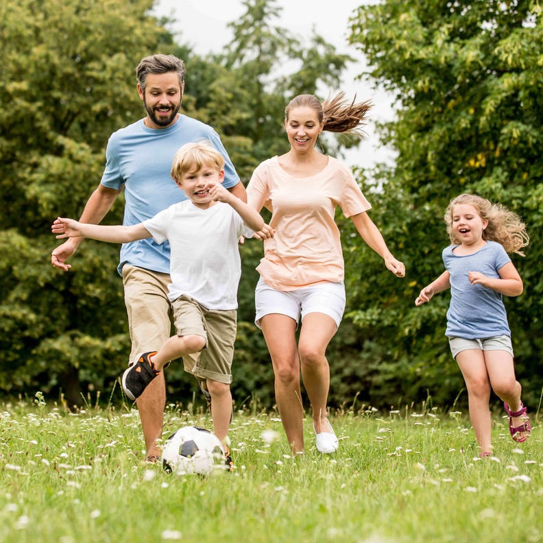 مشاركة الآباء للأبناء تحقق متعتهم خلال العطلة الصيفية وتزيد من استجابتهم للتعلم لتحقيق التوازن بينهما