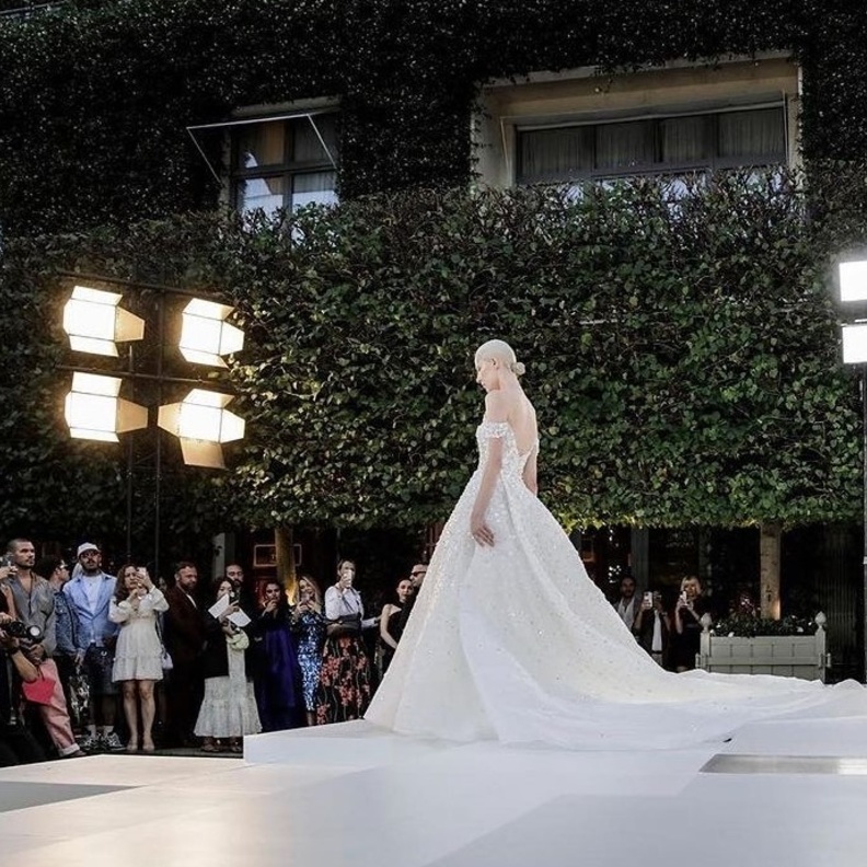 إنسيابية في التصميم وحرفية في التطريز.. هذا ما قدمه المصممون والمصممات السعوديون في أسبوع الكوتور في باريس