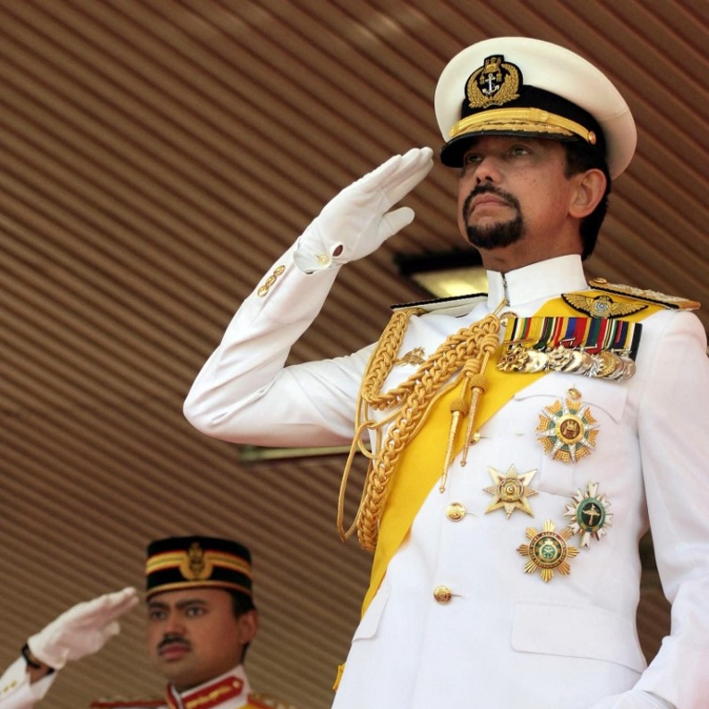 من هو السلطان حسن بلقية "أغنى أغنياء العالم"؟