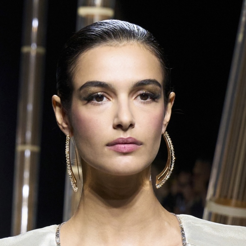 ​​​​​​​خياراتنا لـ  3 عطور مثالية للمرأة في رحلات السفر 