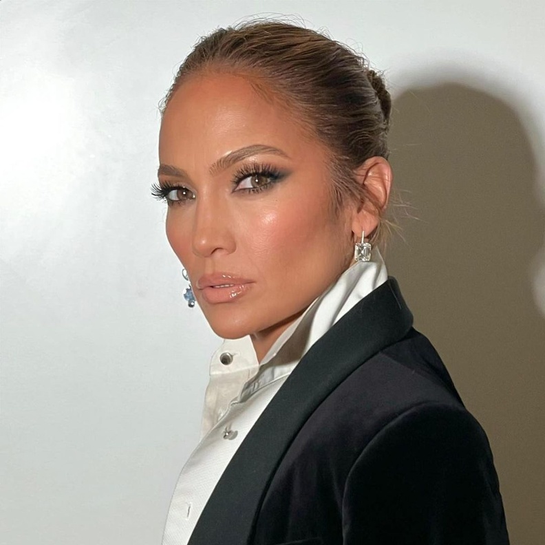 ألوان أحمر شفاه نيود للبشرة السمراء.. طبّقيها بتدرجات ملفتة من وحي إطلالات النجمات العالميات