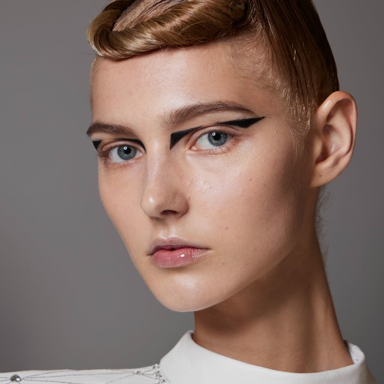 تسريحات شعر هندسية وملفوفة من دار Ardazaei