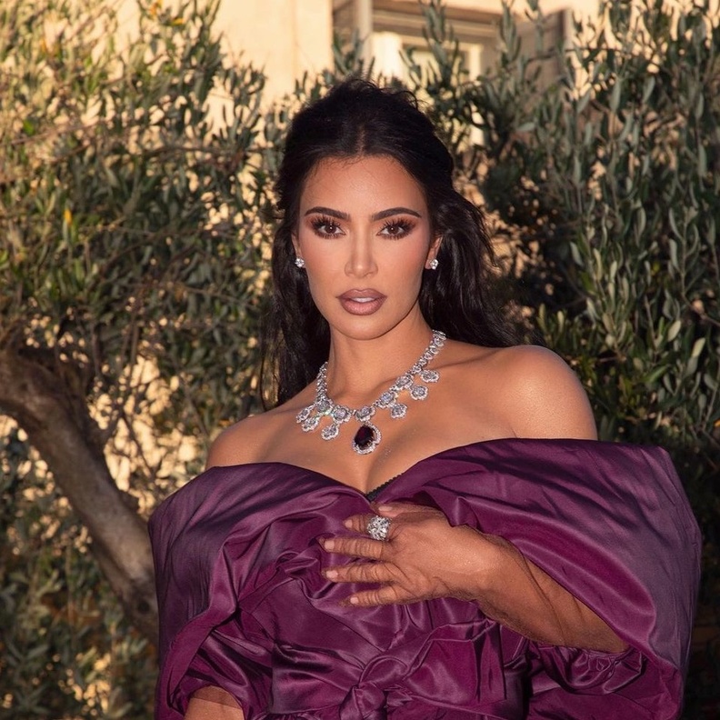  مكياج عيون قوي تناسب عطلة الصيف من وحي النجمات