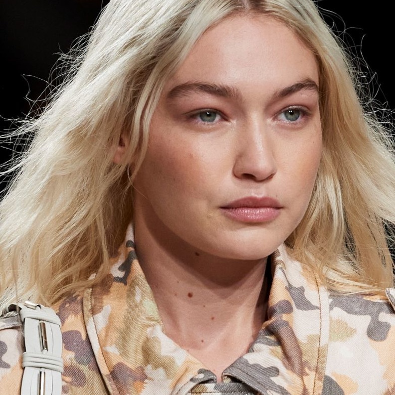 صبغات شعر اللون الاشقر البلاتيني من دار Isabel Marant