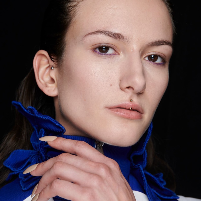 Off White روائح مناسبة للاسترخاء قبل ممارسة اليوغا - الصورة من عرض