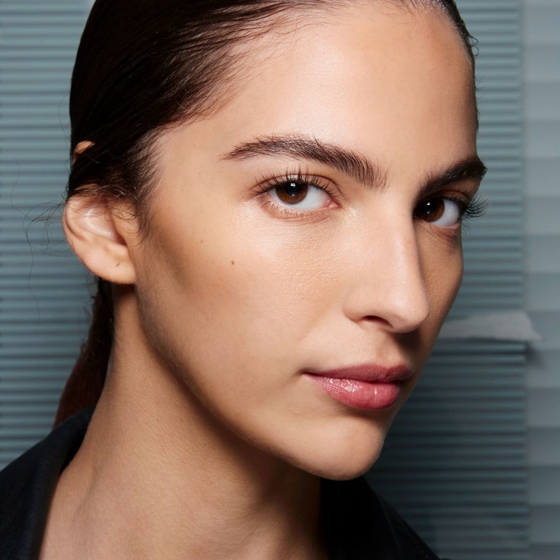 Sacai مستحضرات تحتاجينها للاستحمام مباشرة بعد التمرين  - الصورة من عرض