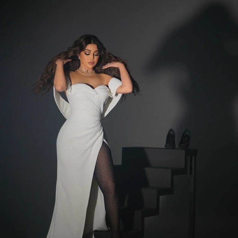 إطلالات أزياء لافتة تميّزت بها النجمات في أحدث أعمالهن الغنائية