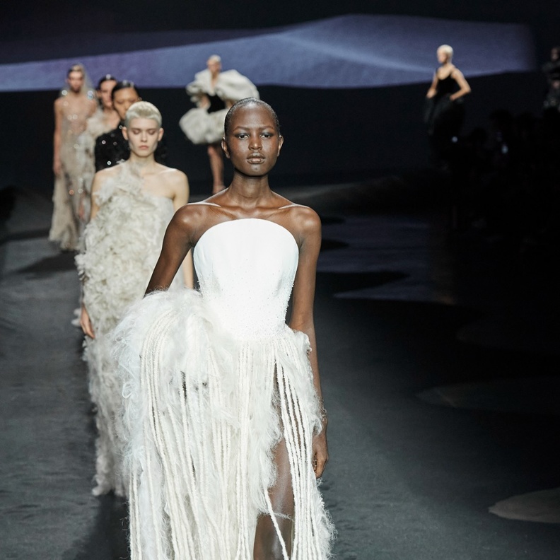 مجموعة أشي استوديو للأزياء الراقية لموسم صيف 2023