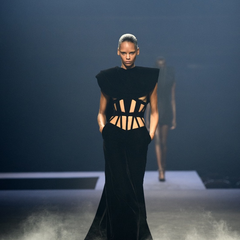 مجموعة آشي ستوديو خريف لـ 2023 للأزياء الراقية " الجوهر"