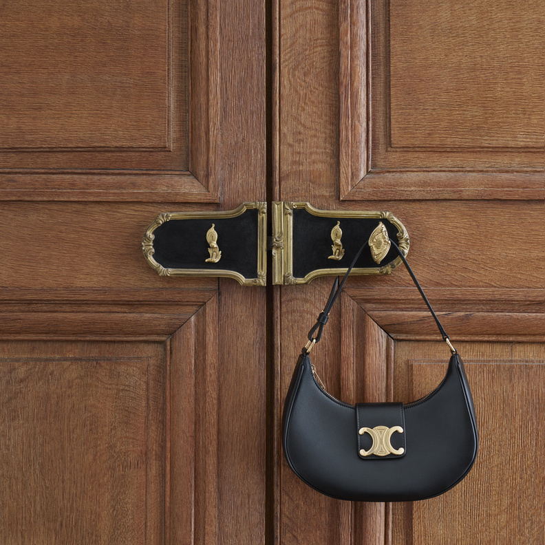 حقيبة Celine المميّزة باللّون الأسود