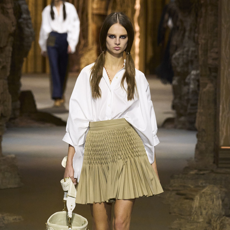 أجمل الافكار لتنسيق موضة التنانير مع القميص في الصيف