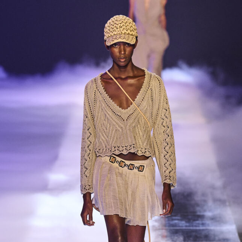 إطلالة لافتة من Alberta Ferretti