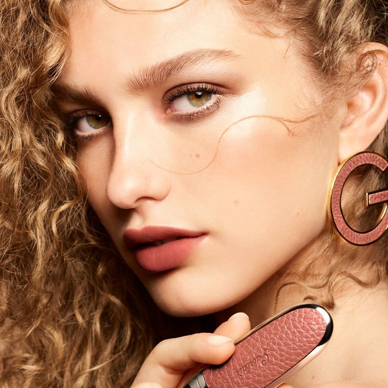 ROUGE G, NATURALLY احتفالاً بالجمال الطبيعي من جيرلان  Guerlain