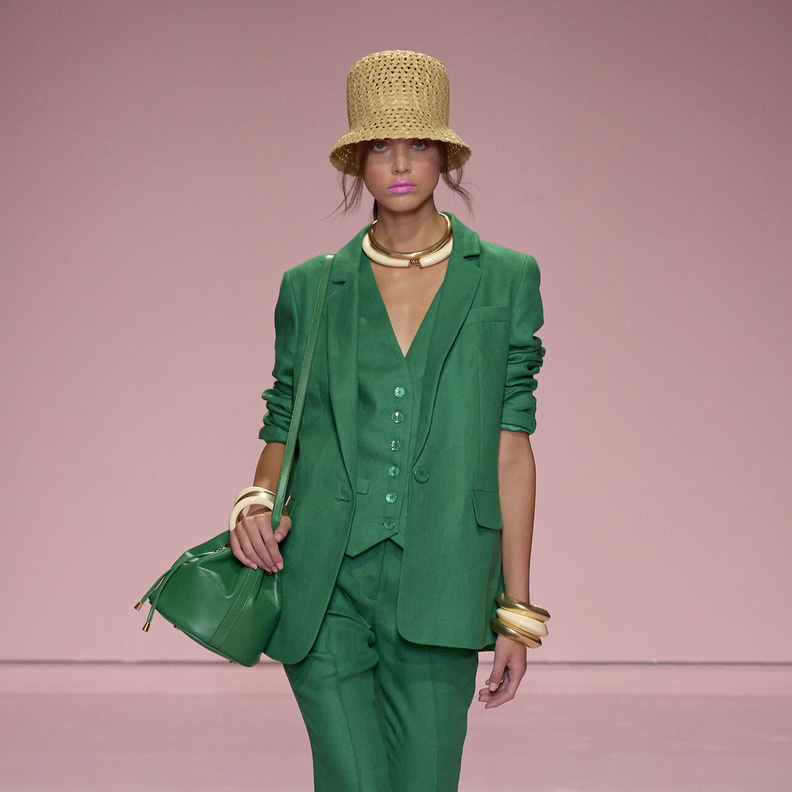 بدلات مع البناطيل القصيرة تعود الى واجهة الموضة