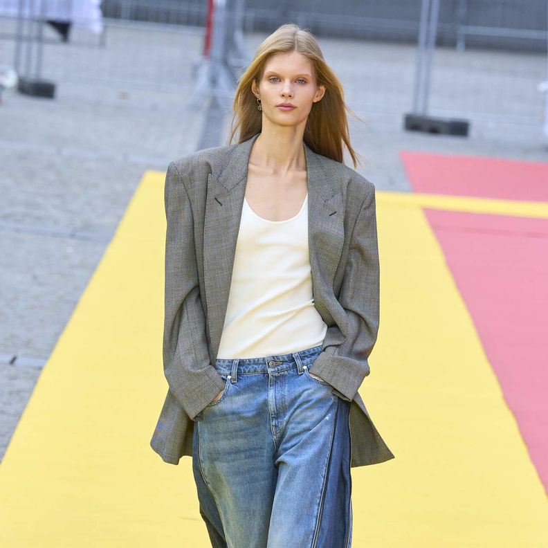 موضة البنطلون الفضفاض