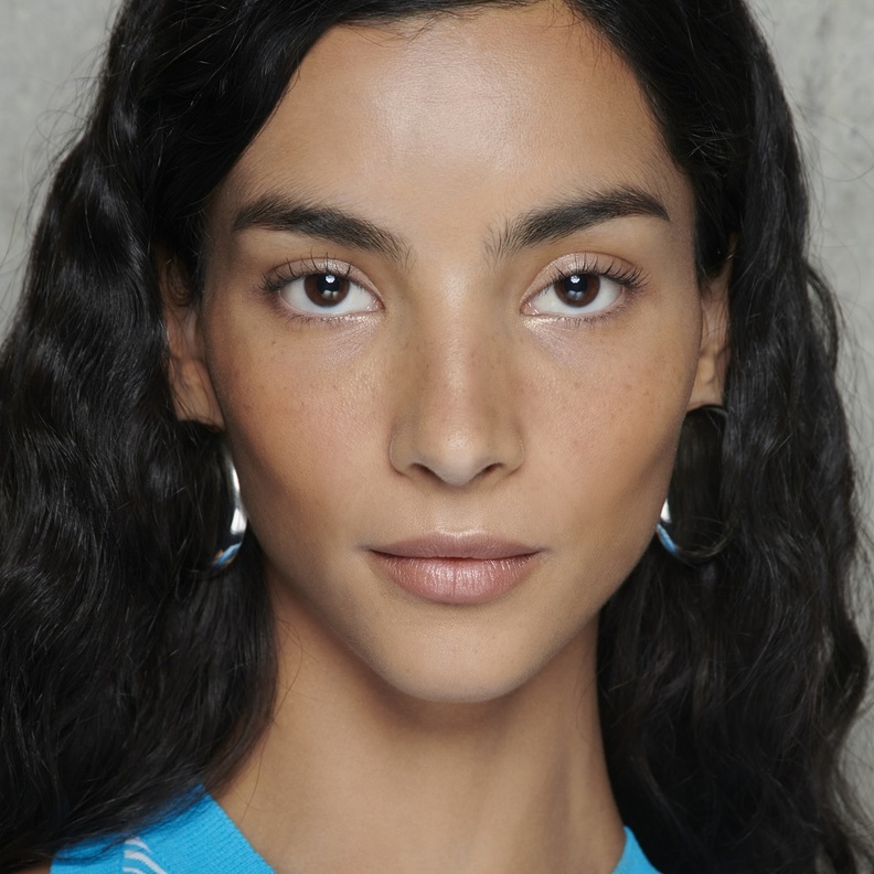 مستحضرات تجميل تحتاجها كل صبية في حقيبتها  لإطلالة مشرقة ومنتعشة في الجيم