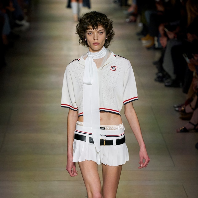 الأزياء الرياضية: من الملاعب إلى مدارج العروض والإطلالات الستريت ستايل