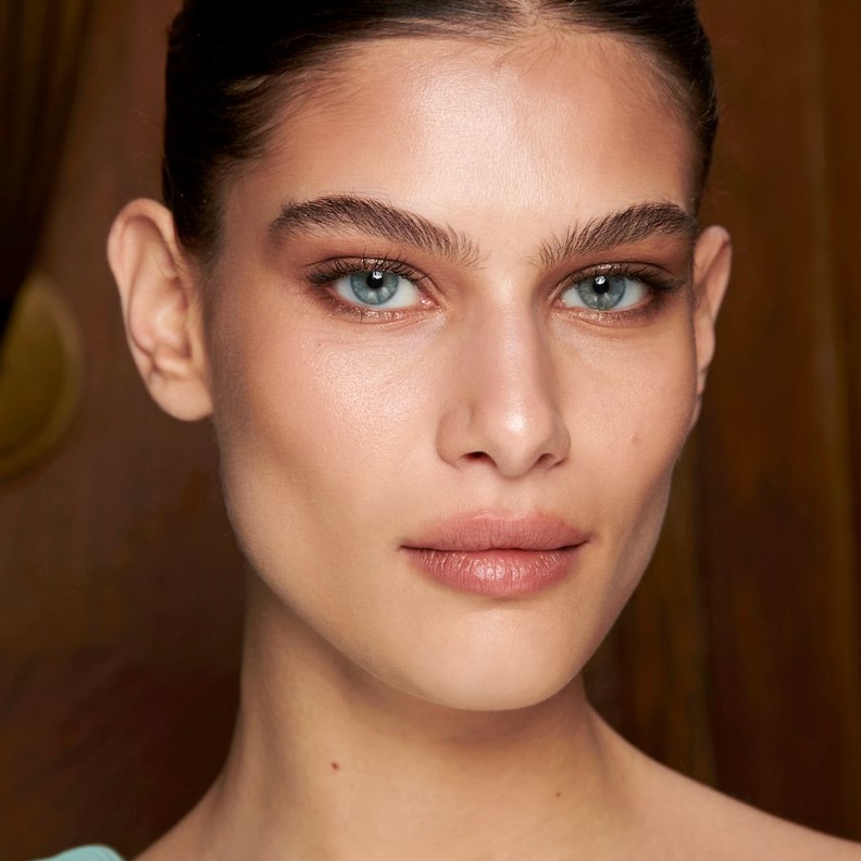 صيحة مكياج اللاتيه تغزو موسم صيف 2023