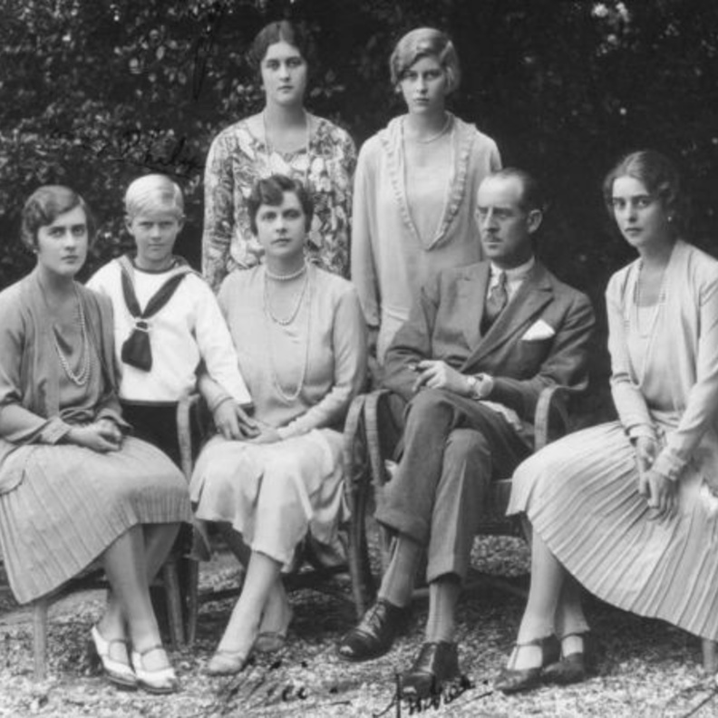 قصة والد الأمير فيليب.. وريث للعرش تتزوج أجمل أميرات أوروبا ومات وحيدا في المنفى