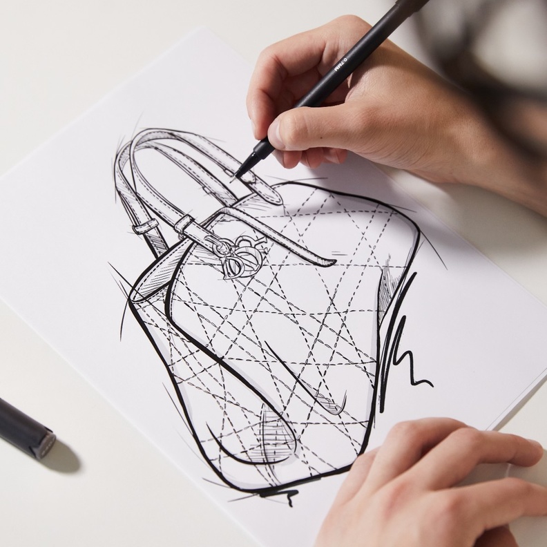 حقيبة "ديور توجور" Dior Toujours... رمز للمهارة الحرفيّة الاستثنائيّة