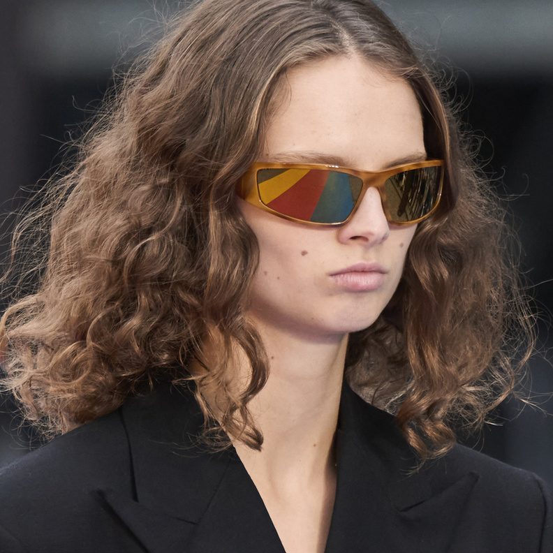 أجمل أفكار لاختيار النظارات الشمسية مع الكادر المرجاني