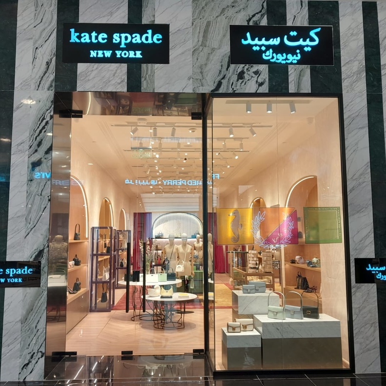 كيت سبيد نيويورك تُطلق مفهوم المتجر العالمي الجديد وتقدم منتجات مفعمة بالفرح والأنوثة للعملاء في مول الرياض بارك 