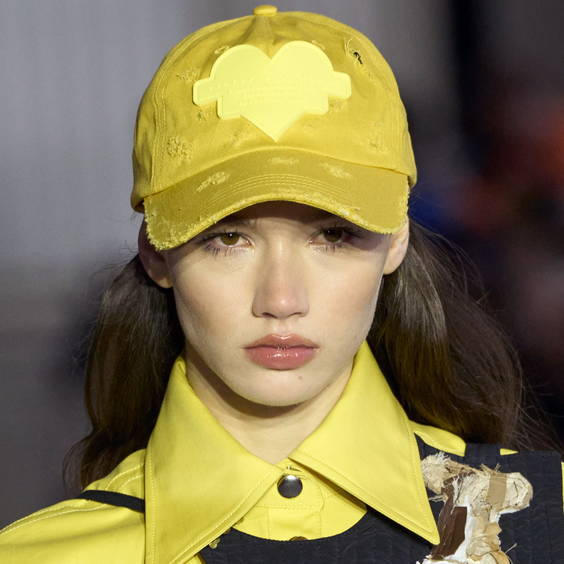 أكسسوارات قبعات البيسبول رائجة أثناء الرياضة