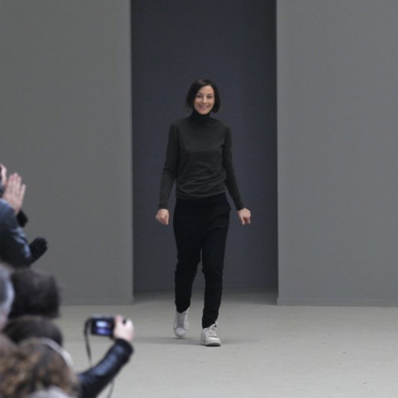 المصممة البريطانية Phoebe Philo 